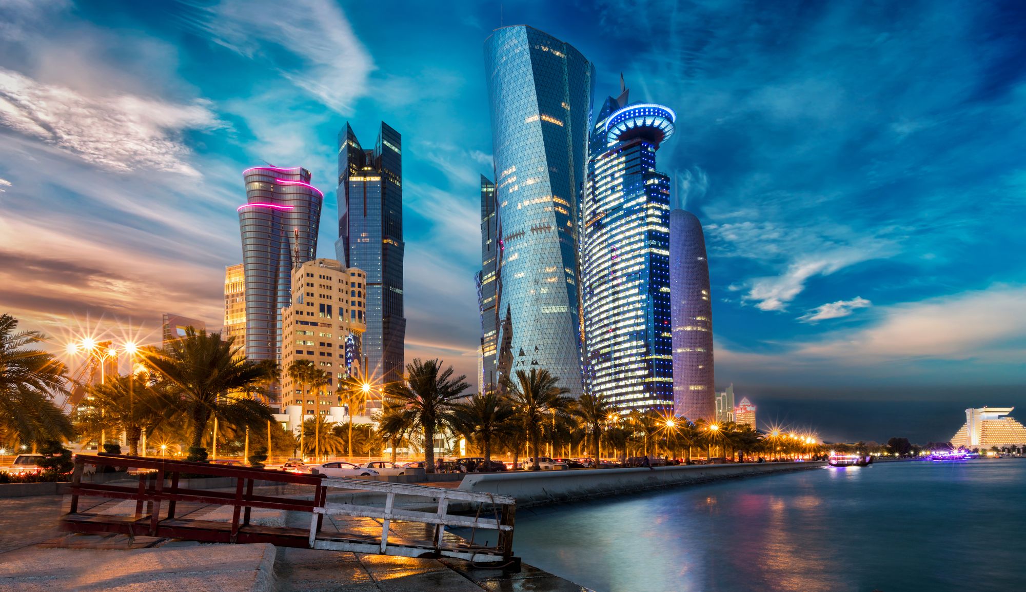 La ligne d'horizon de Doha illuminée